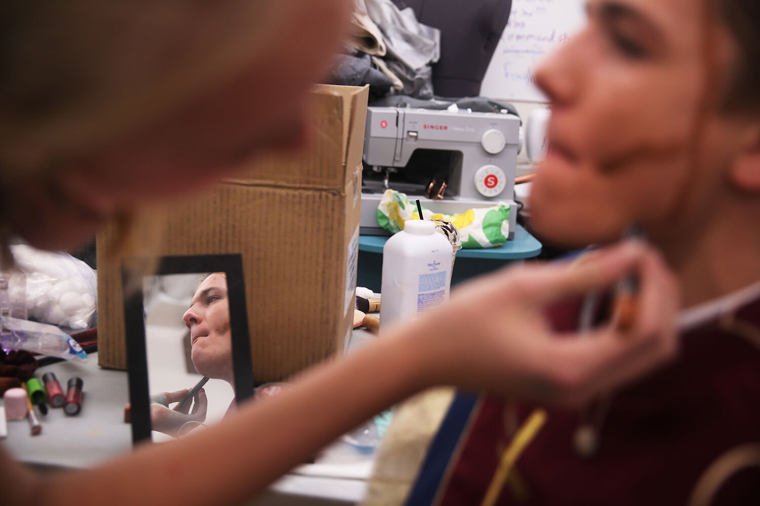 Shyan Green applies contouring makeup